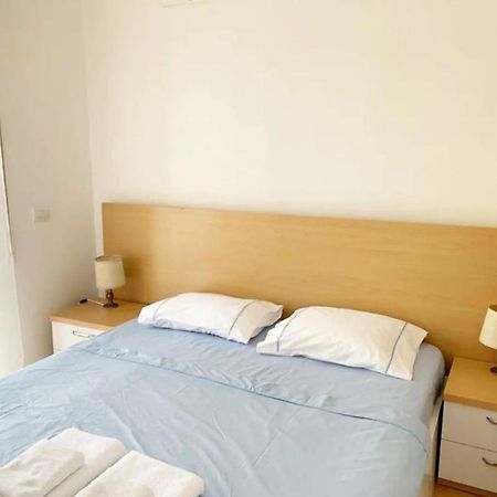 Beautiful And Lovely Apartment ティラナ エクステリア 写真