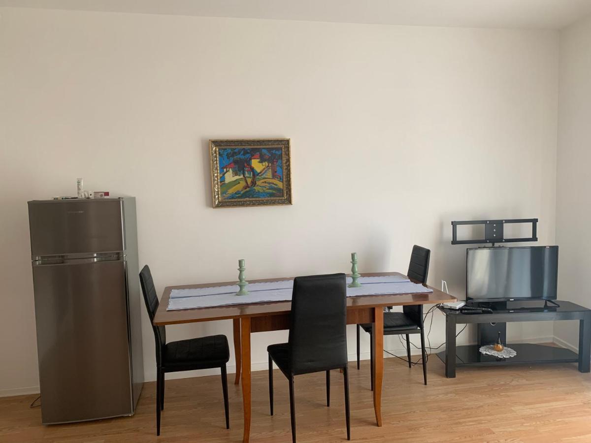 Beautiful And Lovely Apartment ティラナ エクステリア 写真